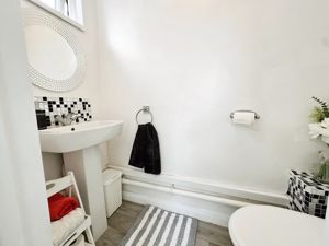 COLCHESTER ROAD- click for photo gallery